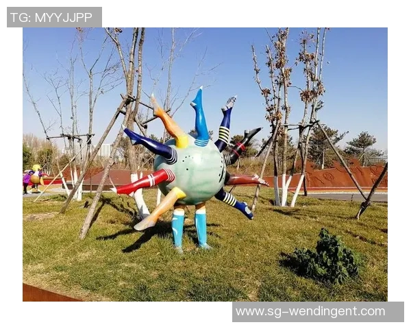 宝宝在公园玩耍时意外被足球踢到的搞笑瞬间与温馨反应